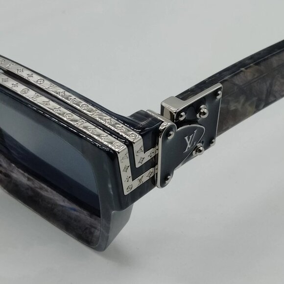 Louis Vuitton Sunglasses Men's Grays 699-060225 - Picture 5 of 9